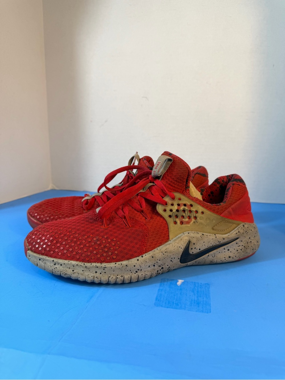 Nike Red and Tan Speckled Training Sneakers